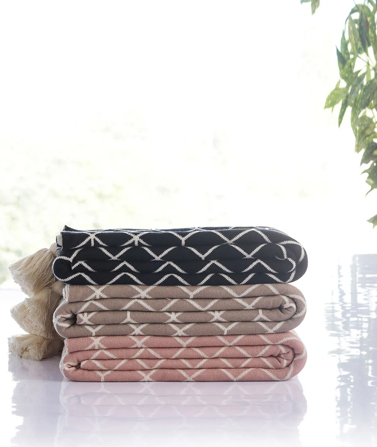 Trellis - Black & Natural Pure Cotton Knitted All Season Ac Throw Blanket